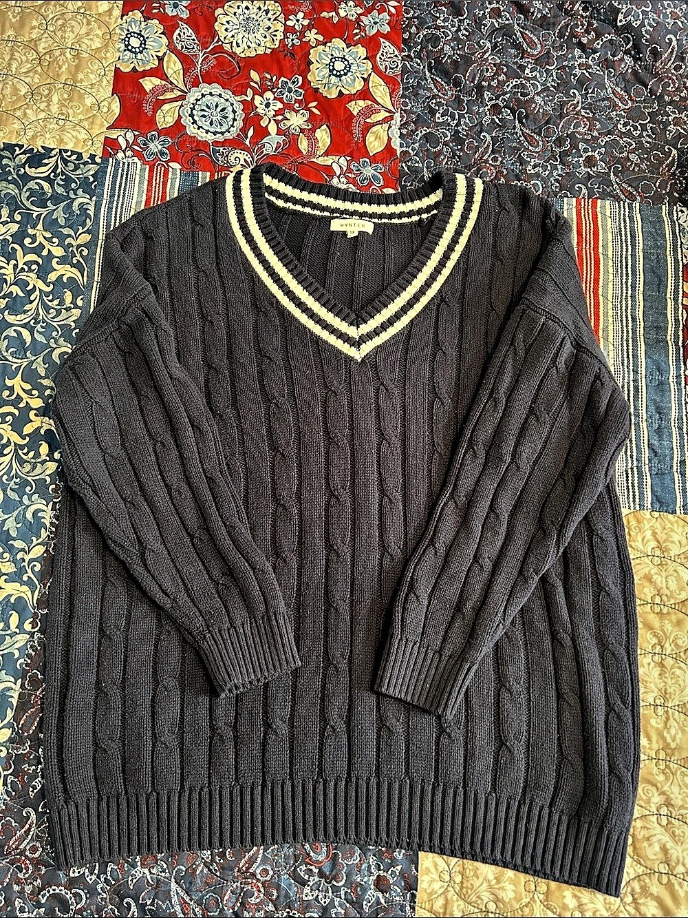 WYNTER Cable Knit V-Neck Sweater Size Large